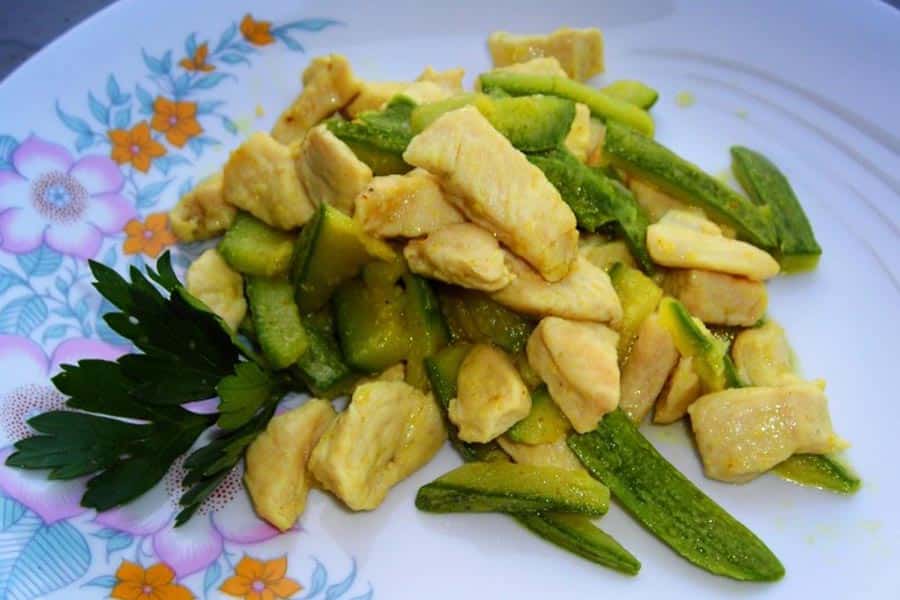 Chiken and steam zucchini