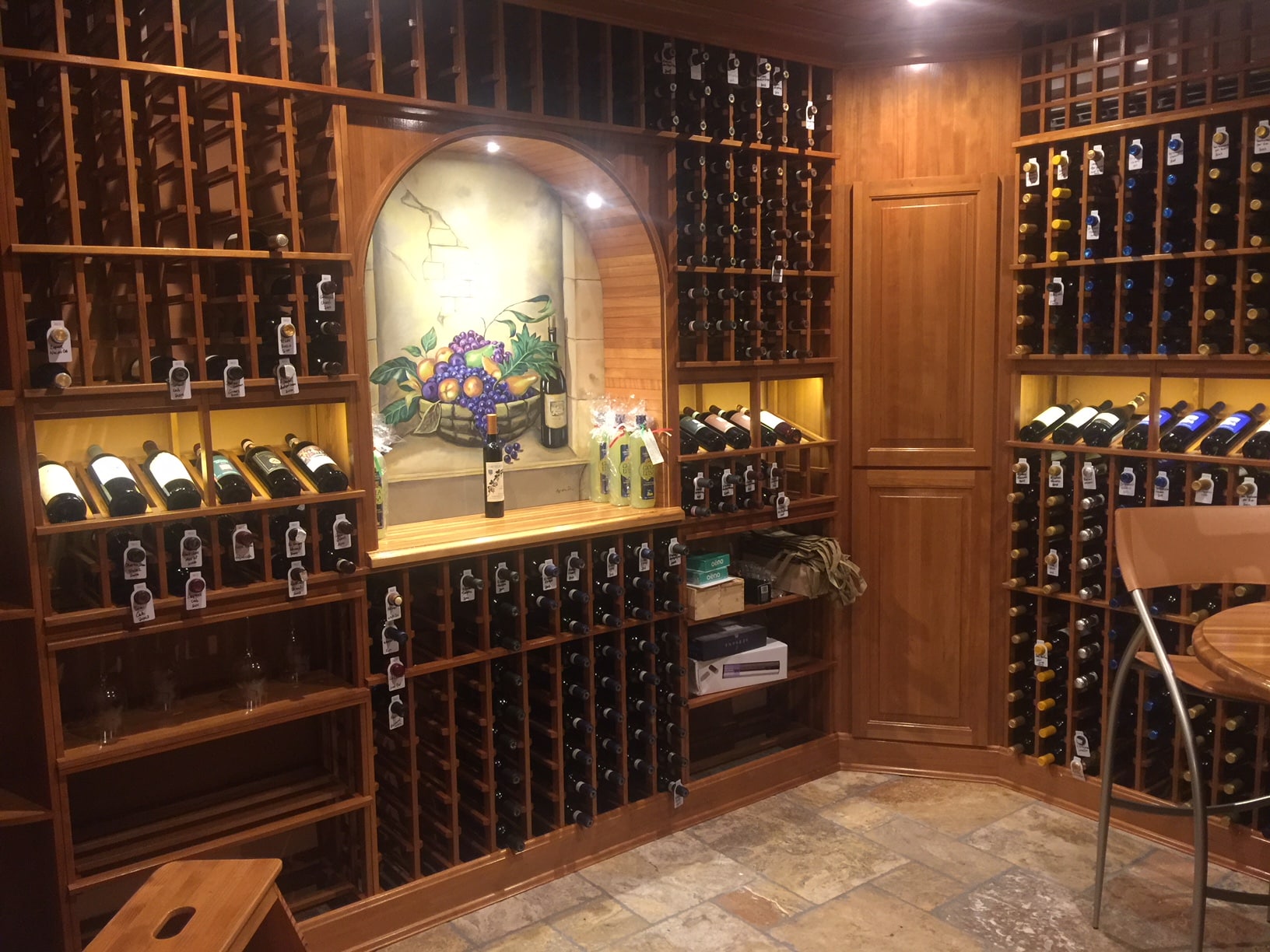 Cantina personalizzata con logo Tenuta Torciano