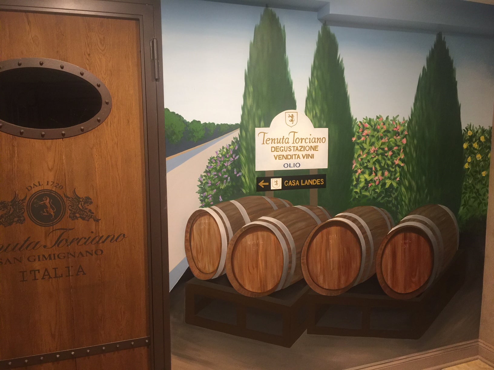 Dipinto dell'ingresso della cantina