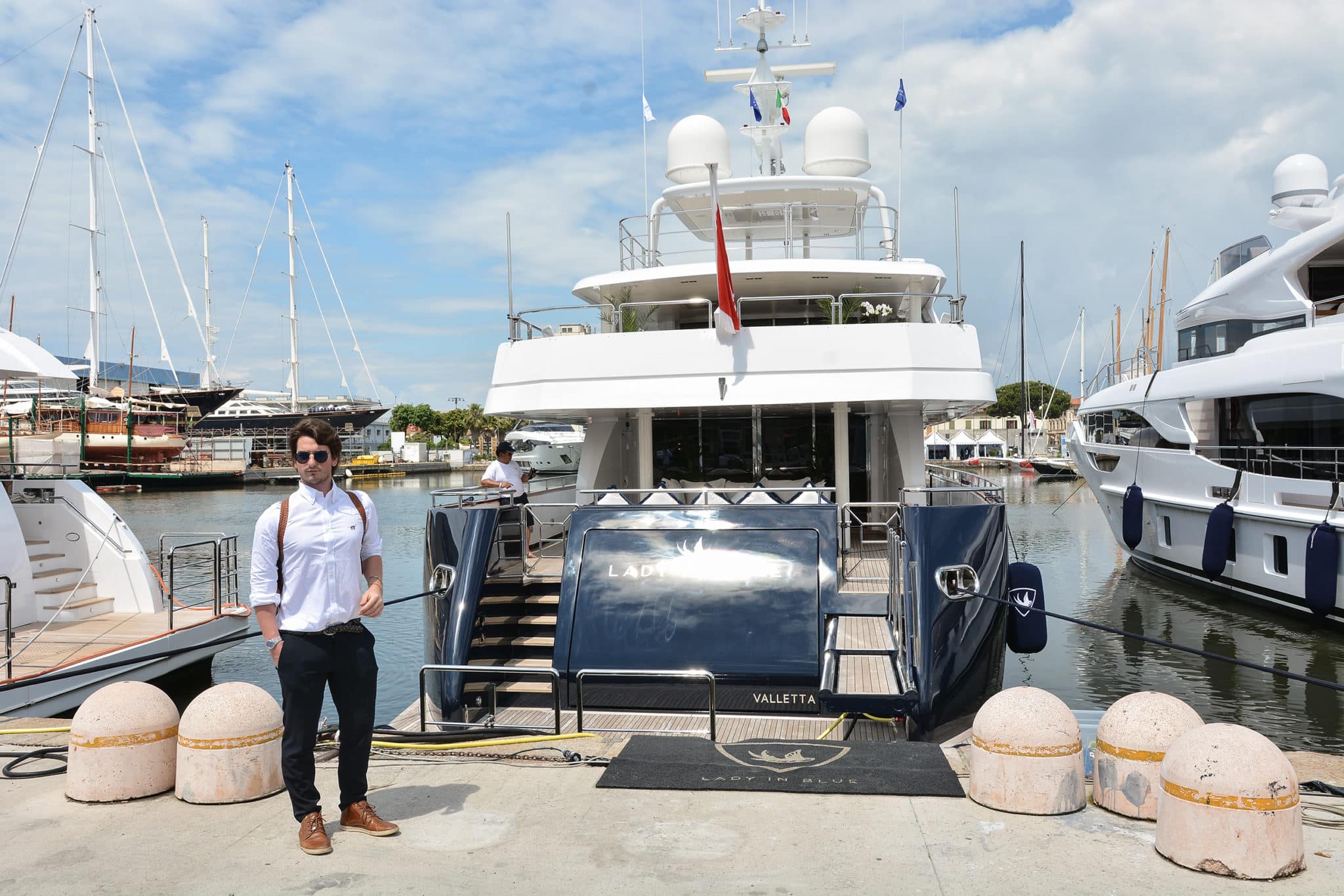Megayacht nel porto di Viareggio