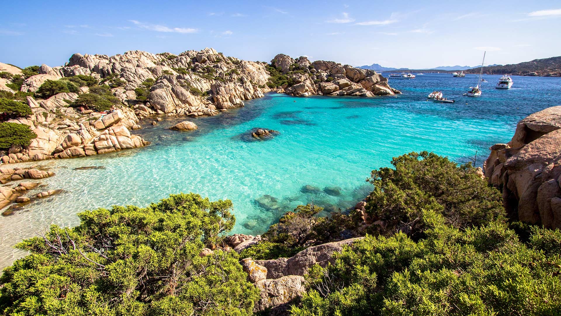 Sanlorenzo Yacht off the Tuscan archipelago