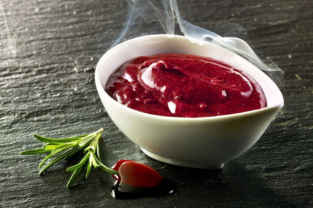 Petto d'anatra con salsa al vino rosso e frutti di bosco