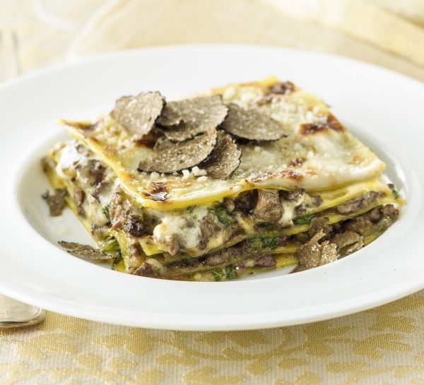 lasagne al ragu di fegatini e tartufo nero