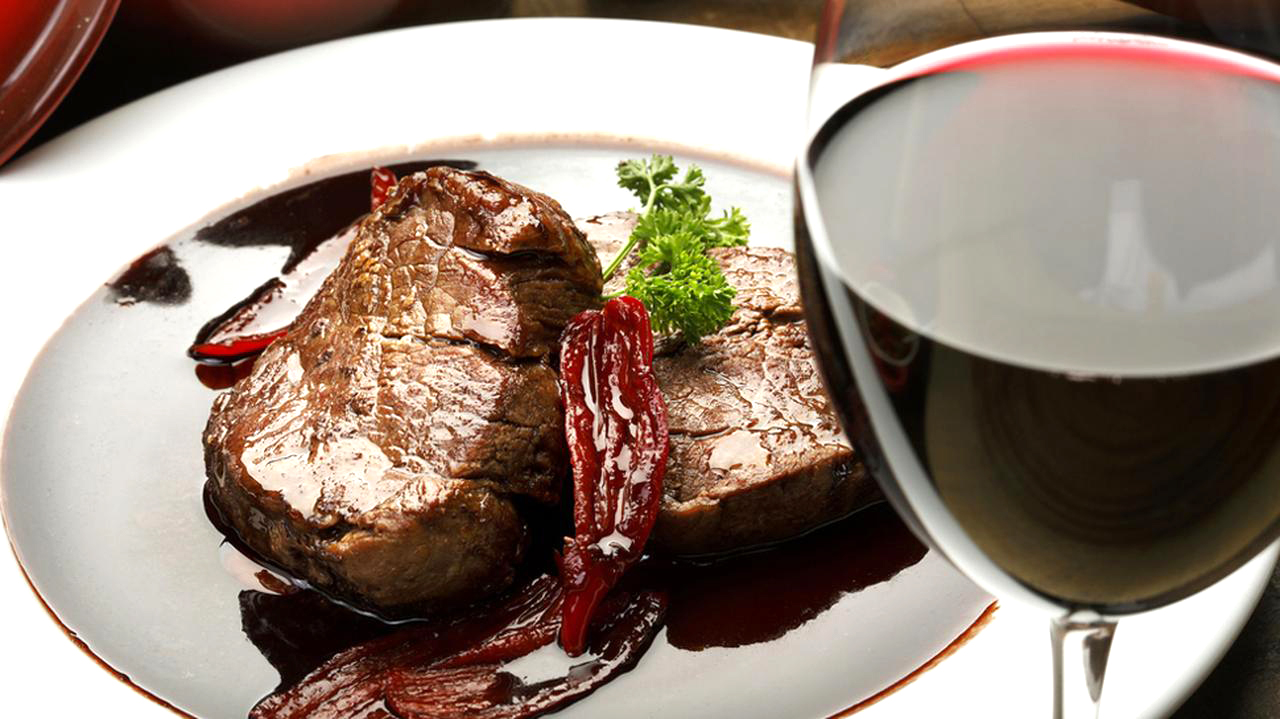 Cook with wine: how to make 3 special wine sauces to season your dishes!