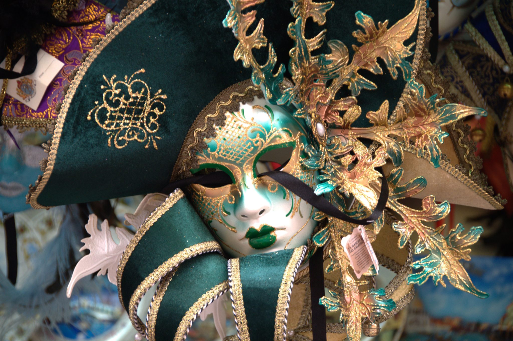 Venezia: come scegliere la giusta maschera di Carnevale e il vino più adatto all’occasione