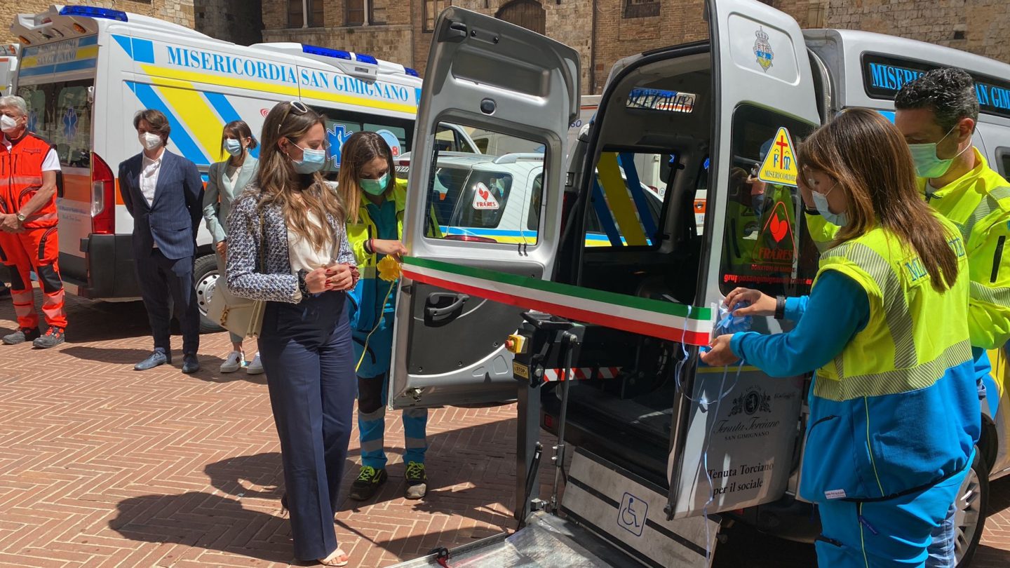 Vittoria Giachi opens the van by cutting the ribbon