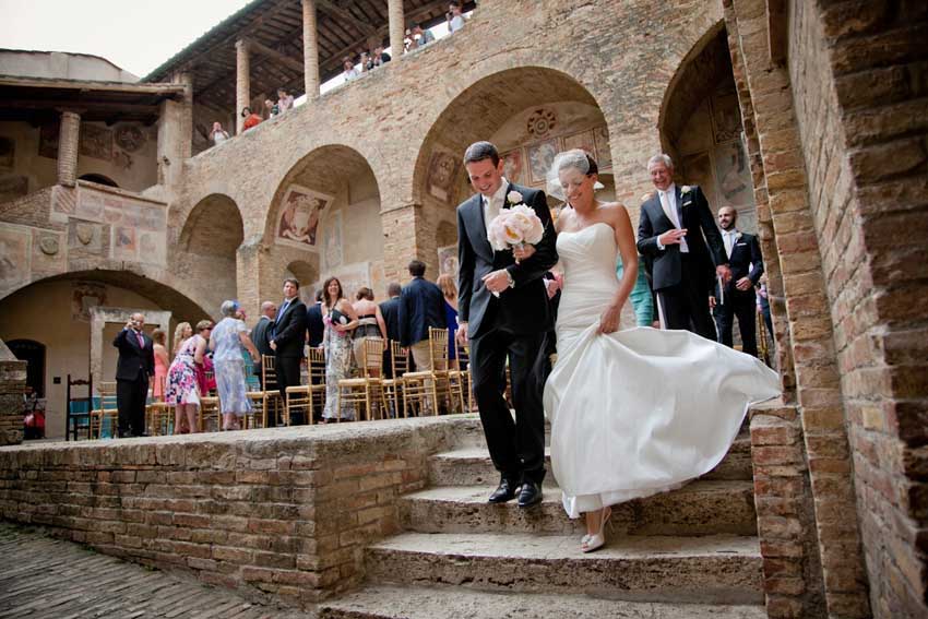 wedding in san gimignano helifly